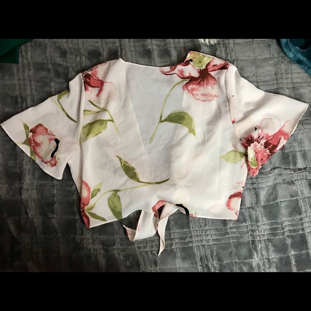 Crop top - Picture 2 of 3